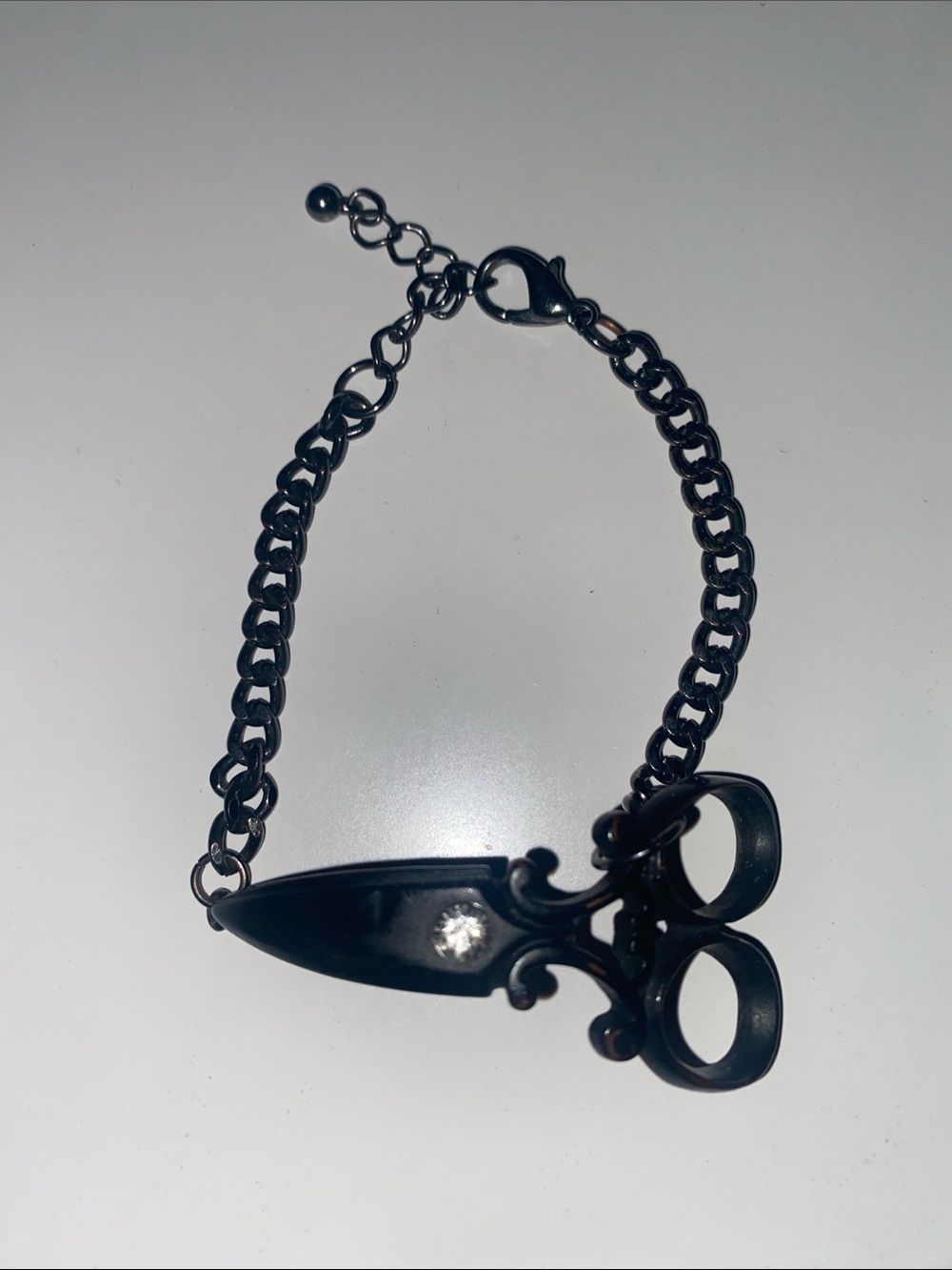 Black Double-Finger Scissor Pendant Chain Bracelet